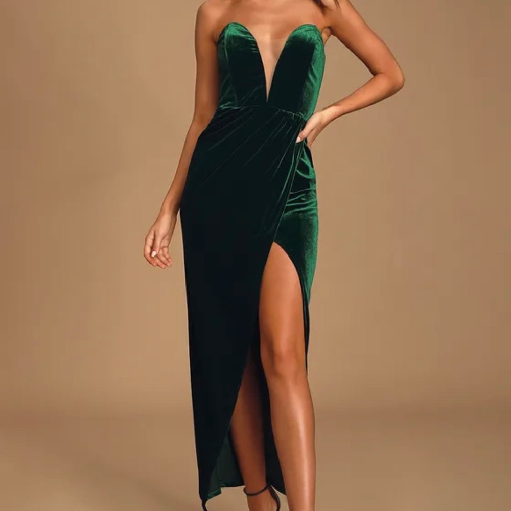 Velvet dark green dress, perfect for winter wedding or event